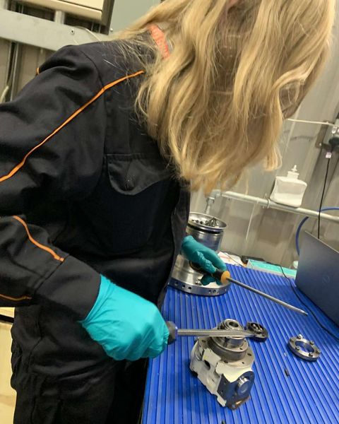 My daughter rebuilds a spindle